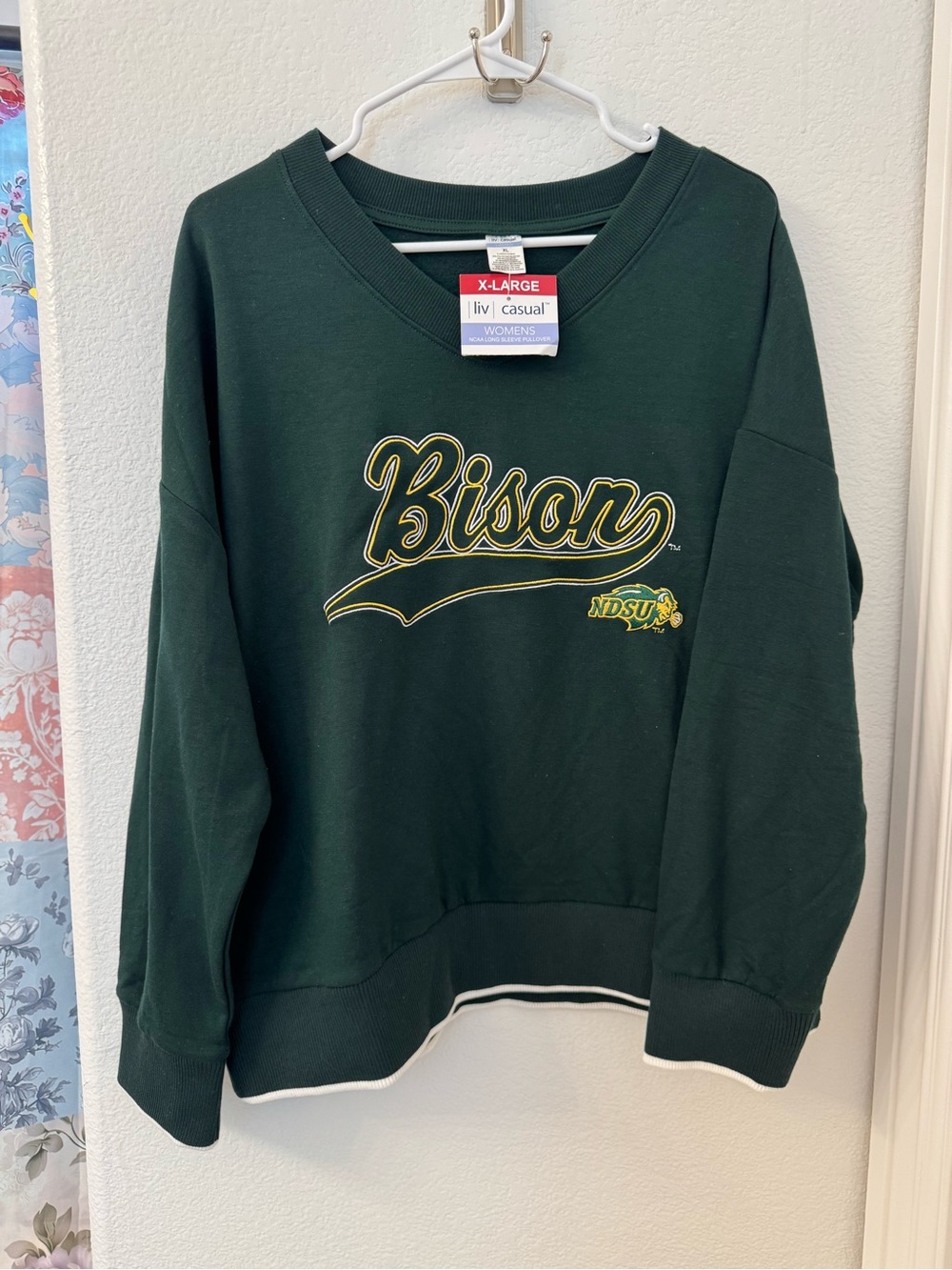 NWT Bison NDSU Green Crewneck Sweatshirt women’s XL new North Dakota